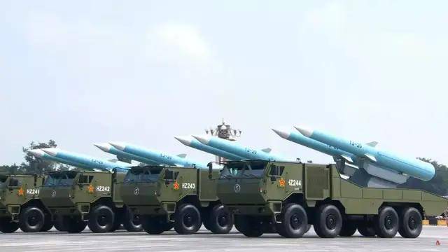 100式坦克<strong></p>
<p>柴犬币</strong>？红旗-29？东风-61？九三阅兵都有哪些亮点？