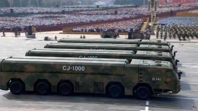 100式坦克<strong></p>
<p>柴犬币</strong>？红旗-29？东风-61？九三阅兵都有哪些亮点？