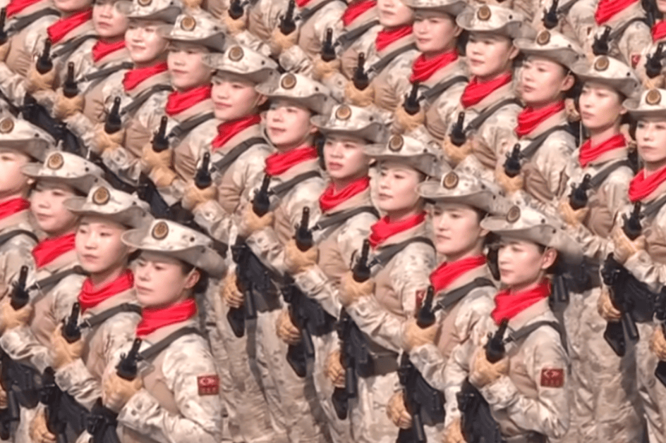 “民兵方队中一眼就认出了她<strong></p>
<p>柴犬币最新价格</strong>，我们的陈老师！”