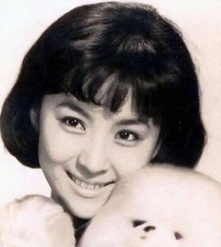 考古|89岁谢贤现身依旧时髦！与小49岁女友分手后开搞事业<strong></p>
<p>柴犬币最新价格</strong>，疑已交代后事的他太潇洒