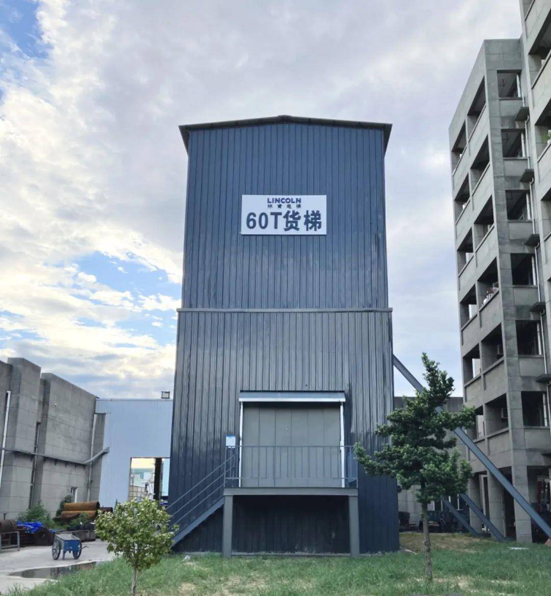 河北一县城现“超级大电梯”<strong></p>
<p>币犬</strong>，网友感叹比自家客厅还大，内置三张沙发还铺红毯，酒店经理：新娘专用，全国少有