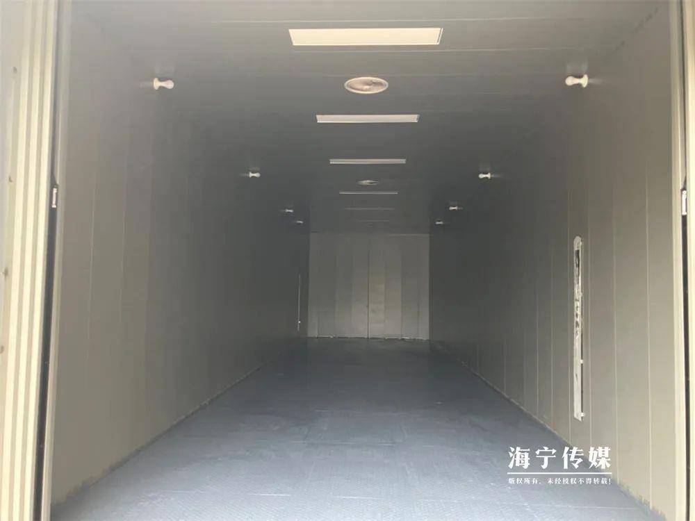 河北一县城现“超级大电梯”<strong></p>
<p>币犬</strong>，网友感叹比自家客厅还大，内置三张沙发还铺红毯，酒店经理：新娘专用，全国少有