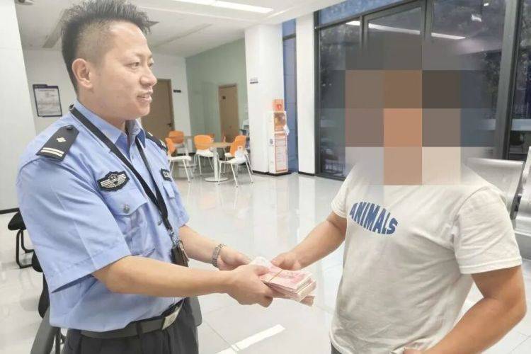 路边发现可疑包裹<strong></p>
<p>柴犬币价格</strong>，一男子鬼鬼祟祟……民警打开后惊呆了