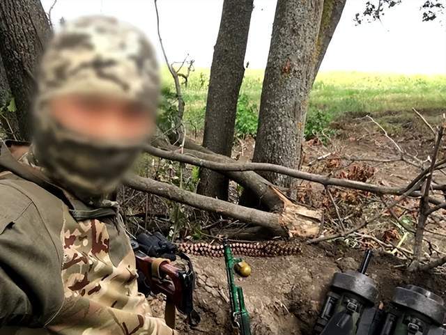 离谱<strong></p>
<p>非小号</strong>！俄罗斯把日本雇佣兵俘虏关笼子里游街示众？和中国有关系？