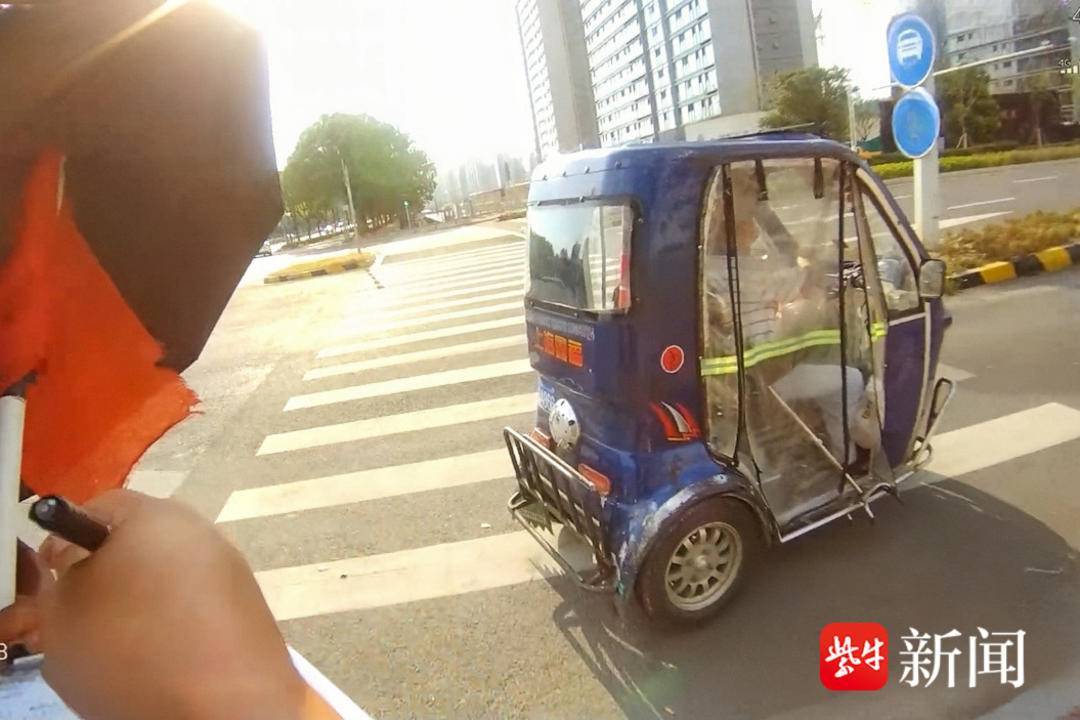 跨越沪苏！上海七旬老人驾“老头乐”迷失苏州街头<strong></p>
<p>非小号</strong>，警方暖心救助