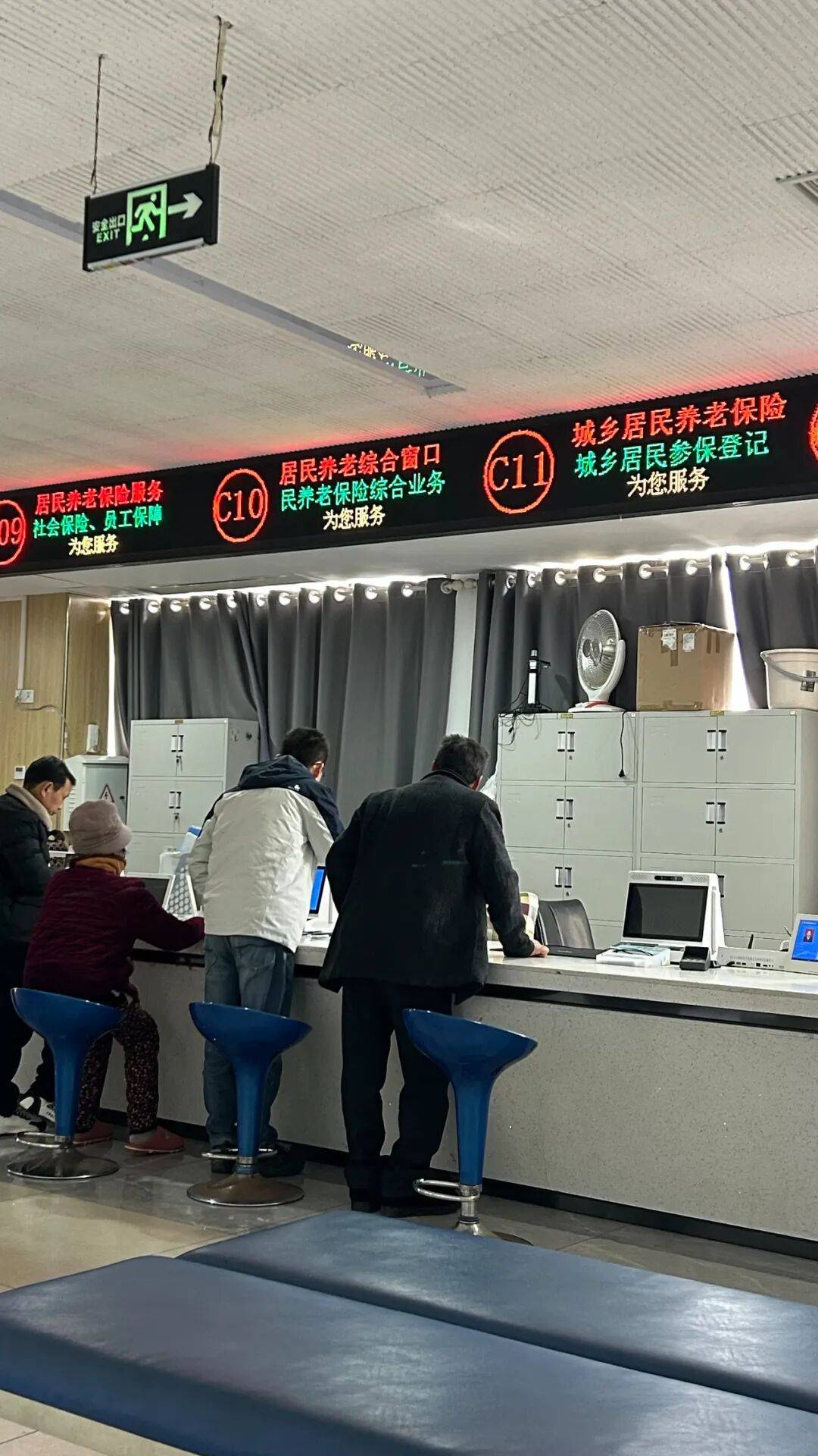 城市打工人<strong></p>
<p>非小号行情</strong>，花十几万回村给父母补缴社保