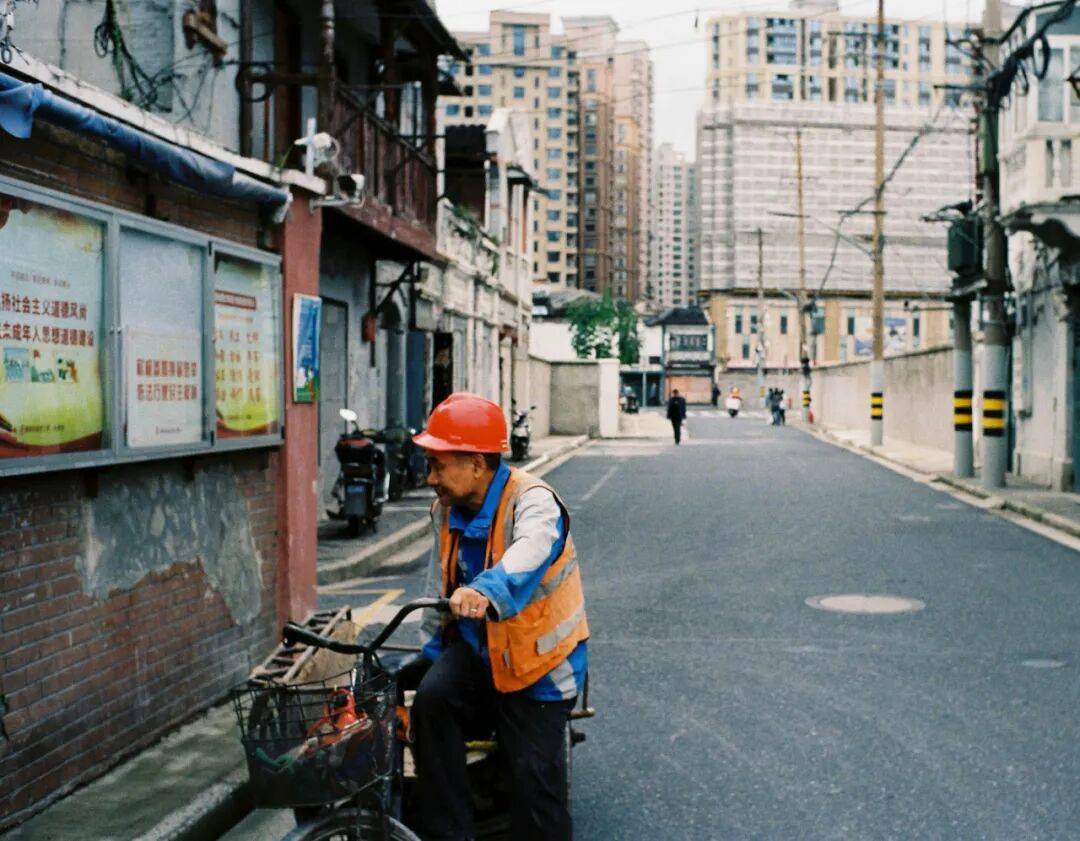 城市打工人<strong></p>
<p>非小号行情</strong>，花十几万回村给父母补缴社保