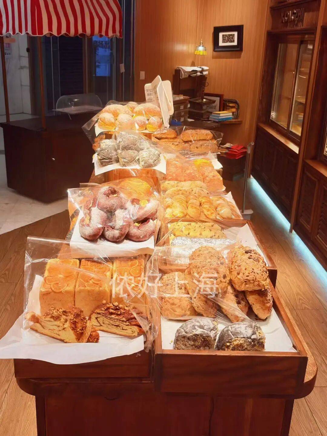 看着心疼<strong></p>
<p>非小号行情</strong>!上海网红店将没卖掉的面包整框扔了?网友吵翻