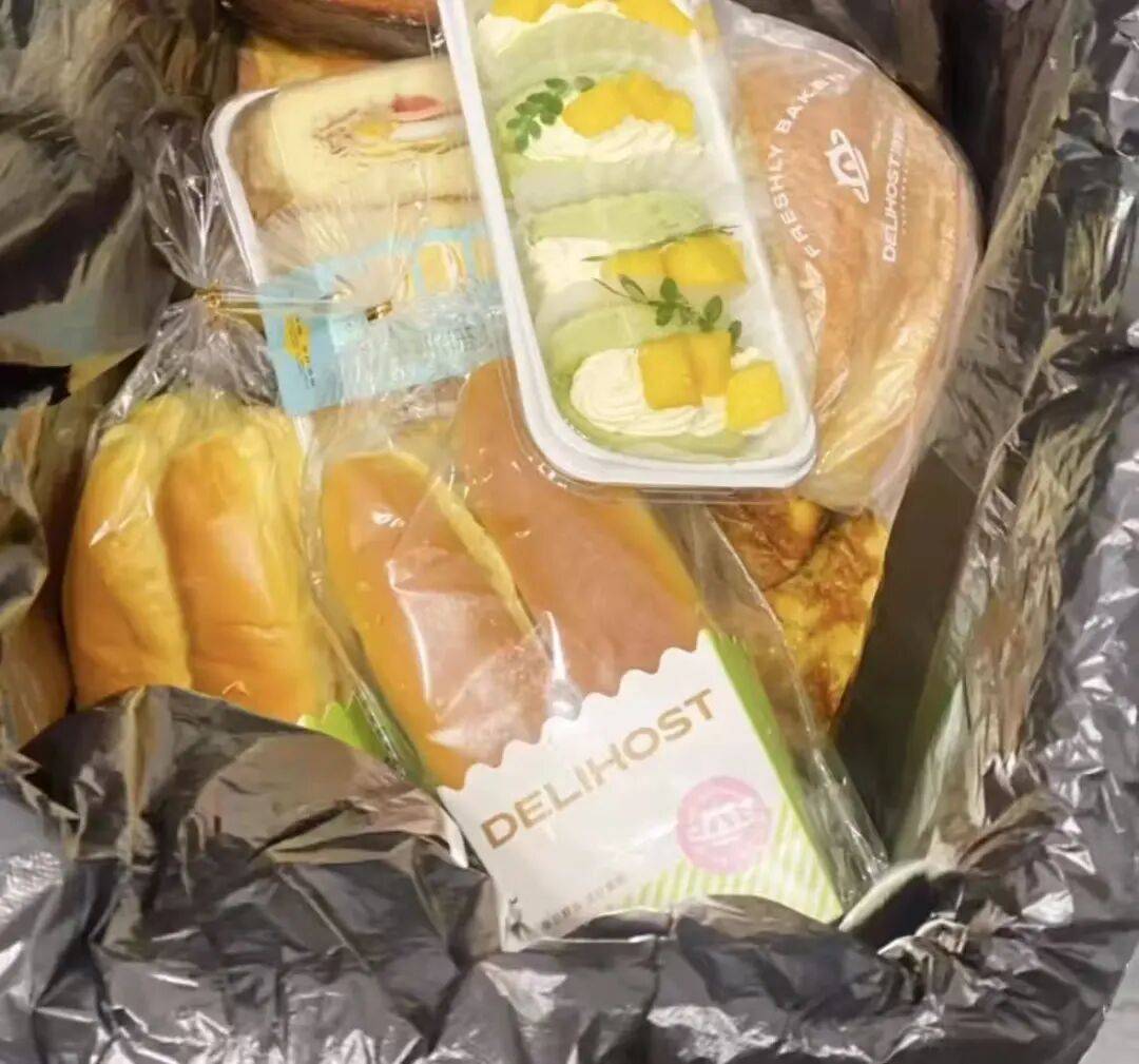 看着心疼<strong></p>
<p>非小号行情</strong>!上海网红店将没卖掉的面包整框扔了?网友吵翻