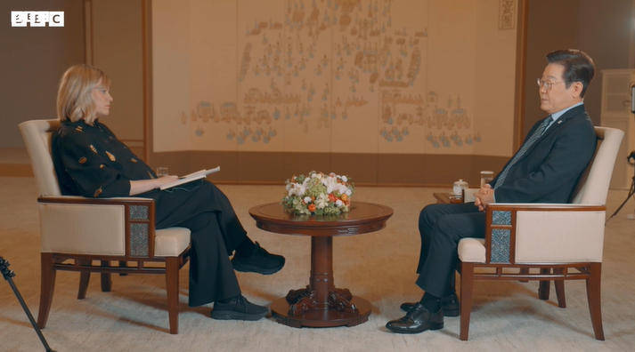 韩国总统李在明声称：看到中俄朝走近<strong></p>
<p>火必网</strong>，我们很难做