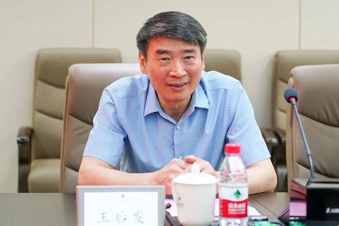 县委书记主动交代问题7个月后<strong></p>
<p>火必网</strong>，县人大常委会原主任也主动交代问题，两人长期共事