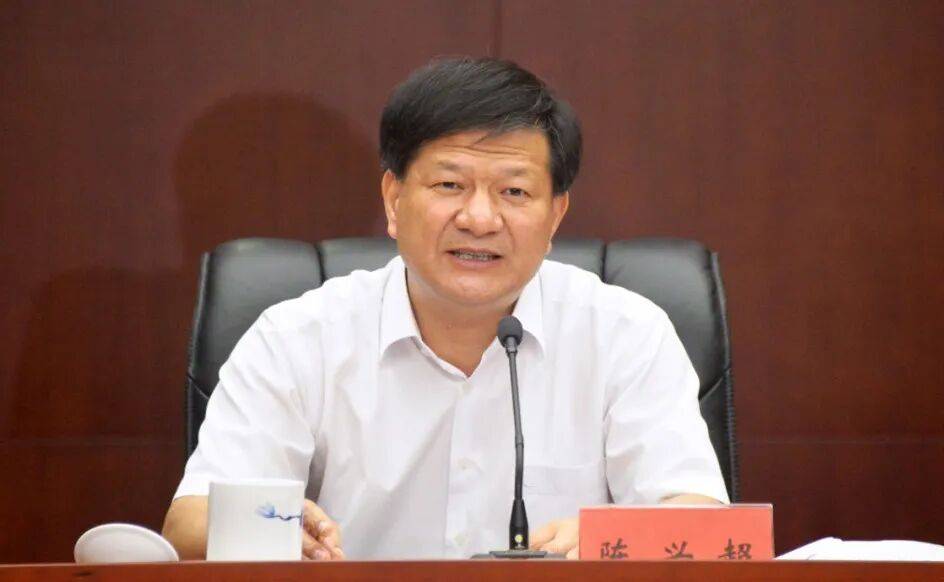 陈兴超同志<strong></p>
<p>火必网</strong>，请求辞去江西省政协副主席职务