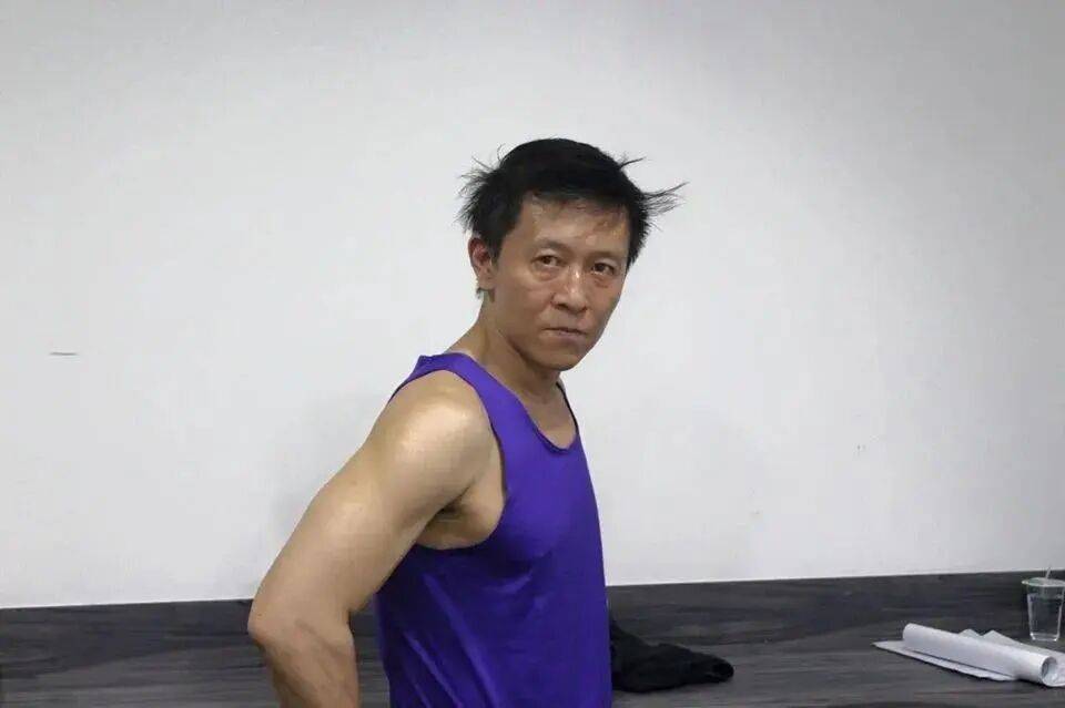 55岁演员家中猝逝<strong></p>
<p>火必网</strong>，陈尸多日才被发现