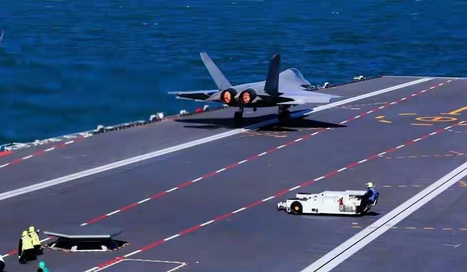 福建舰喜讯频传<strong></p>
<p>火必网</strong>，空警600成功弹射起飞，歼35战机首次登舰亮相