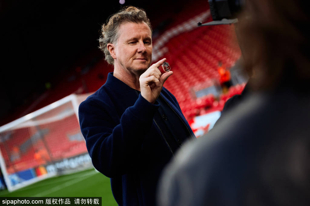 误判！回放显示水晶宫球员碰球出界，利物浦失球的角球应是球门球！