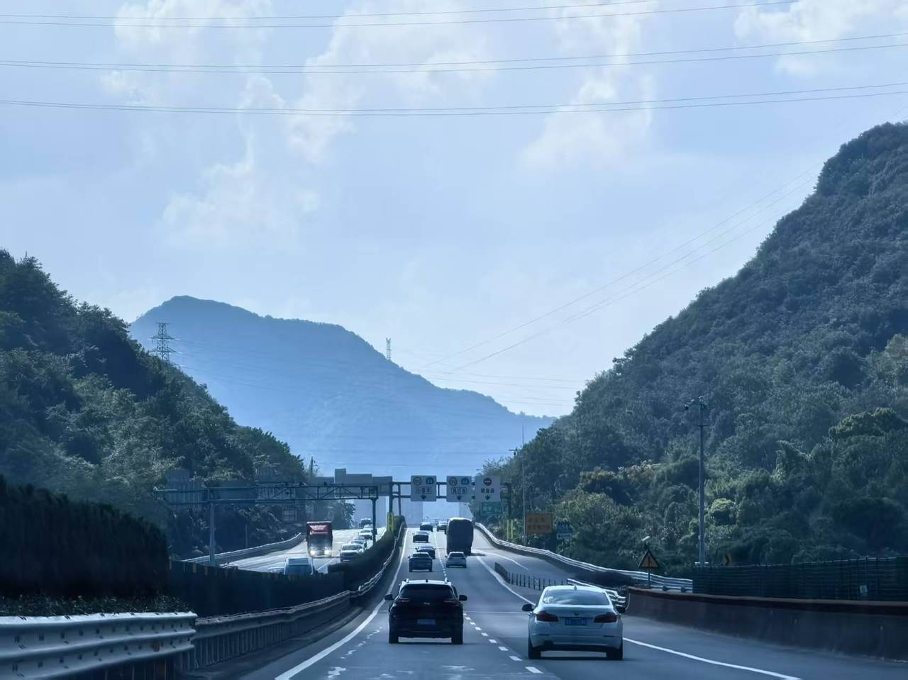 全杭州的娃都出动了?这是刚刚的火车东站<strong></p>
<p>加密货币</strong>!秋假大军即将席卷全国