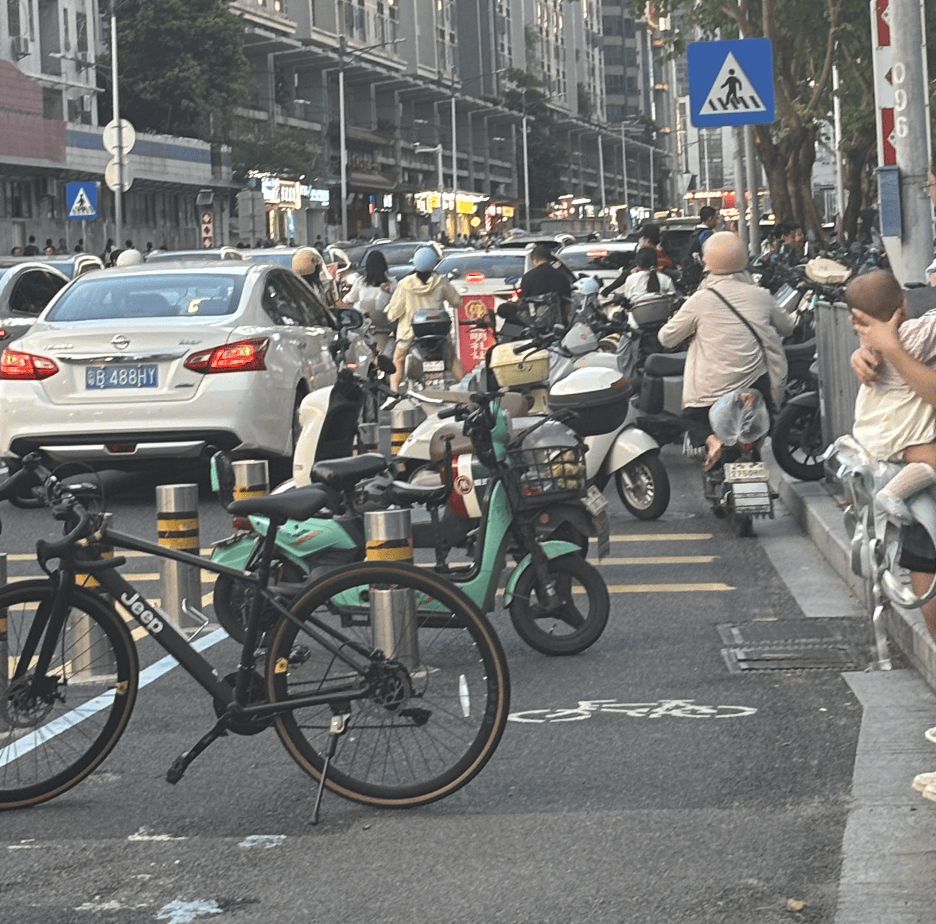 深圳一医院门口被指“举步维艰”<strong></p>
<p>加密货币</strong>!整治后记者实探:仍很堵