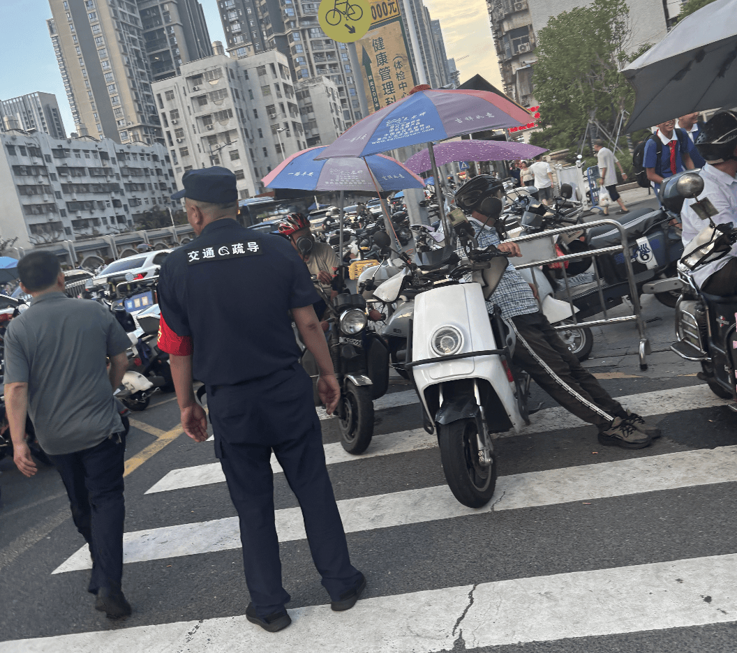 深圳一医院门口被指“举步维艰”<strong></p>
<p>加密货币</strong>!整治后记者实探:仍很堵