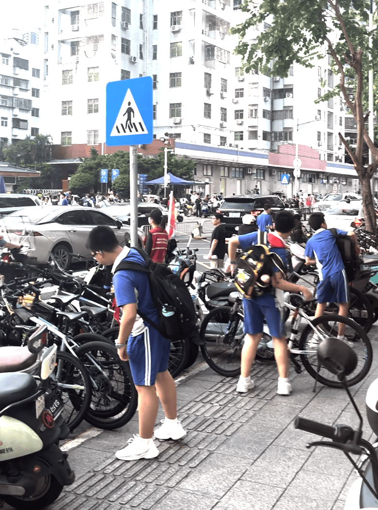 深圳一医院门口被指“举步维艰”<strong></p>
<p>加密货币</strong>!整治后记者实探:仍很堵