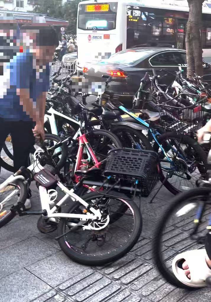 深圳一医院门口被指“举步维艰”<strong></p>
<p>加密货币</strong>!整治后记者实探:仍很堵