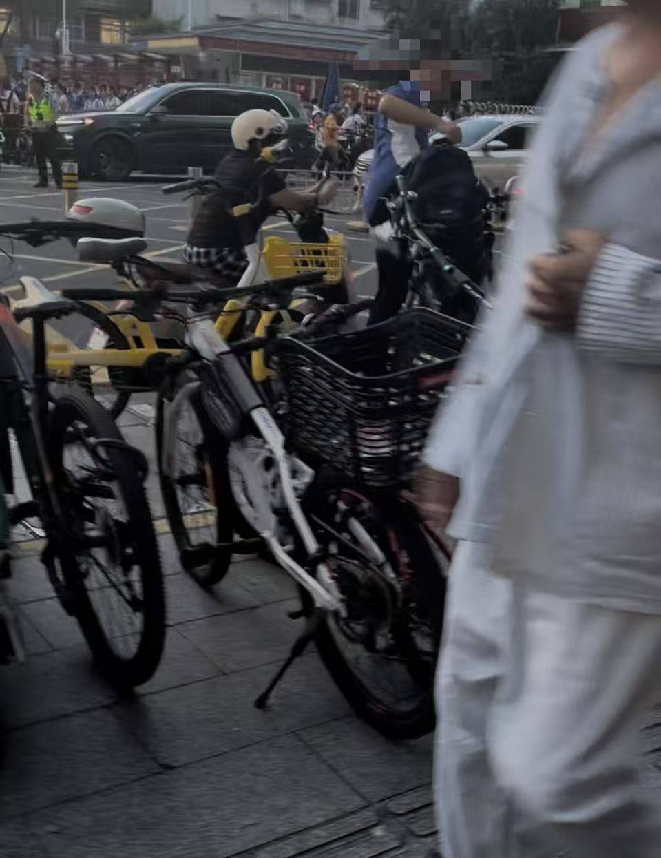 深圳一医院门口被指“举步维艰”<strong></p>
<p>加密货币</strong>!整治后记者实探:仍很堵