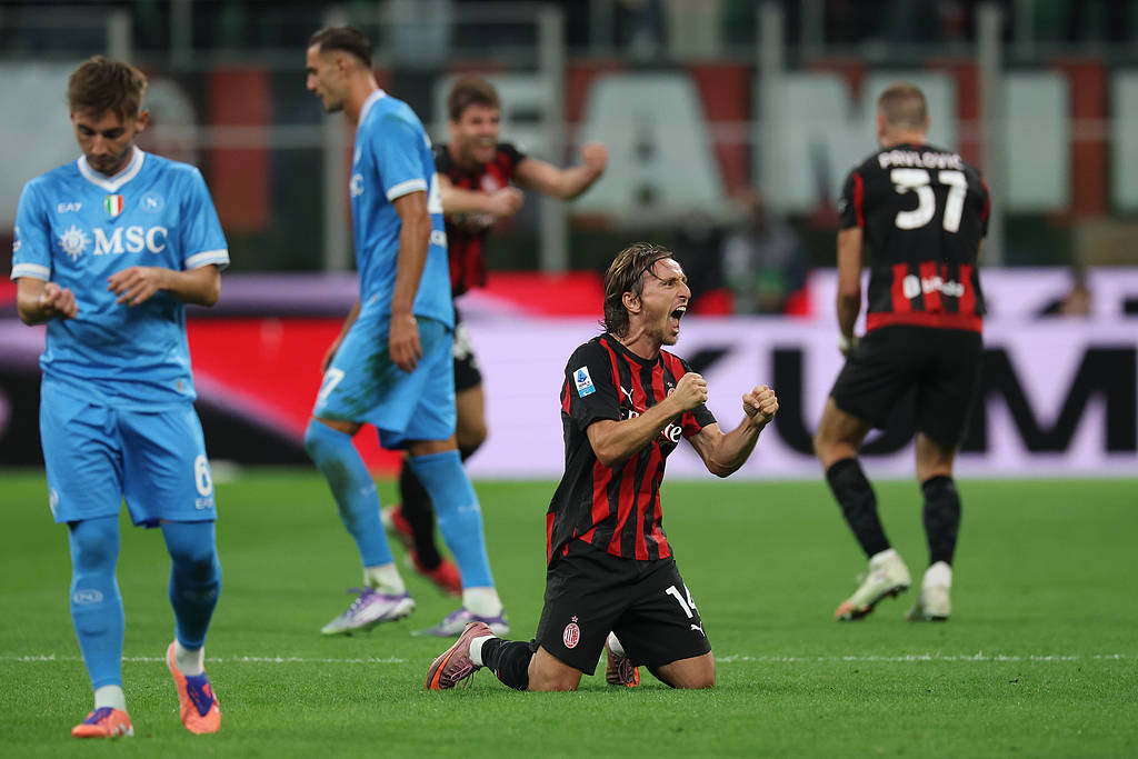 40岁魔笛满场飞+跪地庆登顶 丁丁破门离场与孔蒂生嫌隙