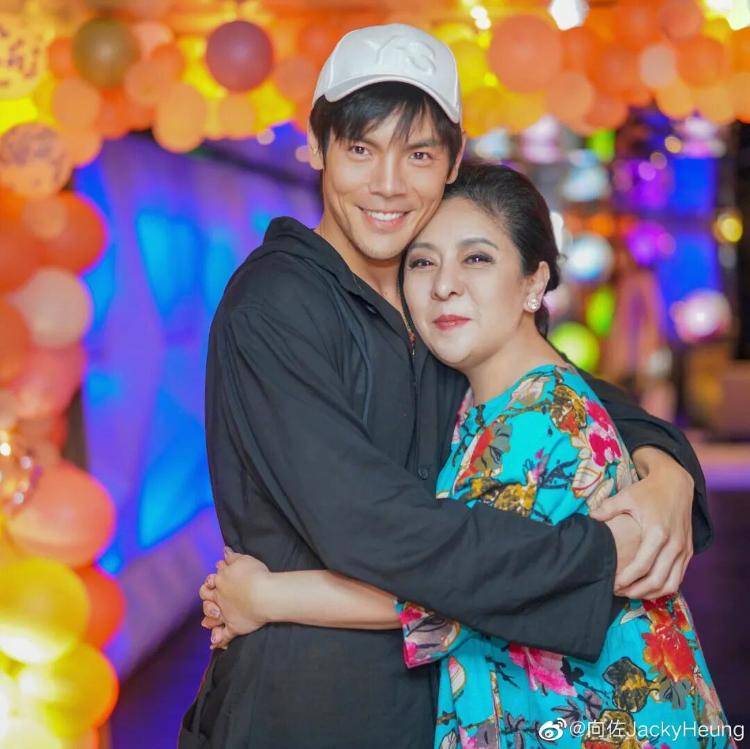 向太回应“向家破产”传闻:珠宝、豪宅都在<strong></p>
<p>加密数字货币</strong>,还养着1000多名员工;向佐力挺:说话的人请有点底线