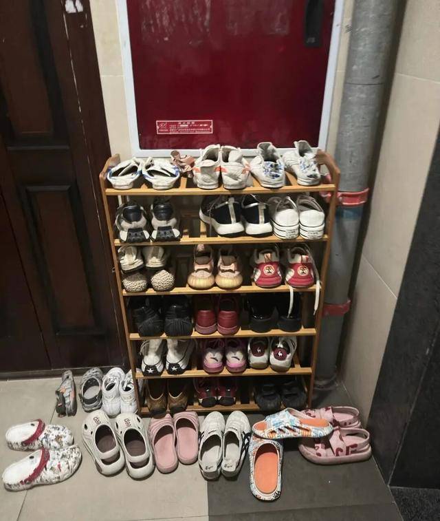 物业“不让门口放鞋子”<strong></p>
<p>加密数字货币</strong>,门口放鞋柜违法吗?