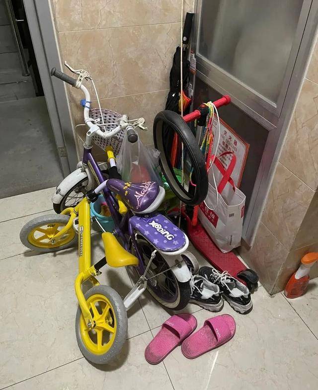 物业“不让门口放鞋子”<strong></p>
<p>加密数字货币</strong>,门口放鞋柜违法吗?