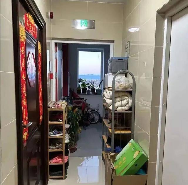 物业“不让门口放鞋子”<strong></p>
<p>加密数字货币</strong>,门口放鞋柜违法吗?