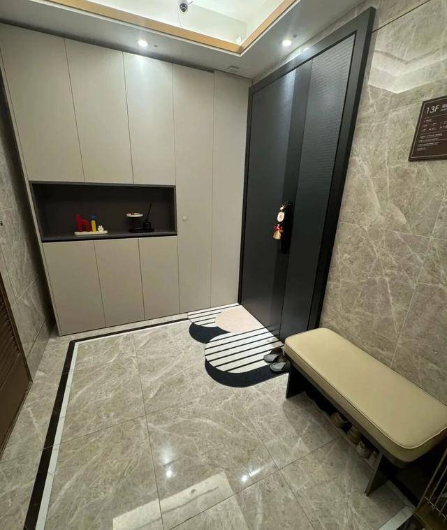 物业“不让门口放鞋子”<strong></p>
<p>加密数字货币</strong>,门口放鞋柜违法吗?