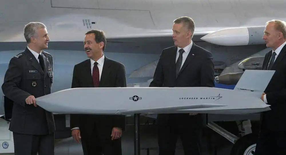 战斧导弹送到乌克兰那一天<strong></p>
<p>加密货币交易所</strong>,就是和普京决裂的时刻,美俄之间再无余地可退