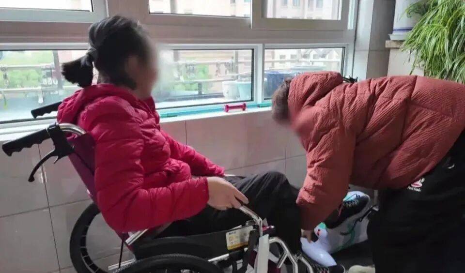 28岁妻子突发罕见病全身瘫痪<strong></p>
<p>加密货币交易所</strong>，丈夫哄骗卖婚房携款失踪，检方强势介入