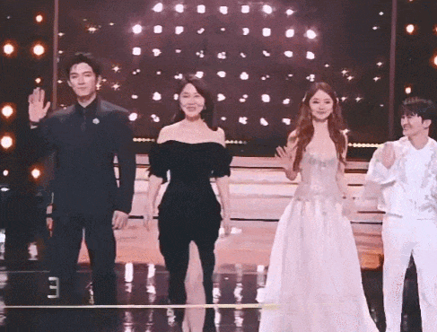 闫妮微醺式演唱再上热搜!35岁爆红后速成大满贯视后<strong></p>
<p>加密货币交易所</strong>,她是松弛美学的代言人