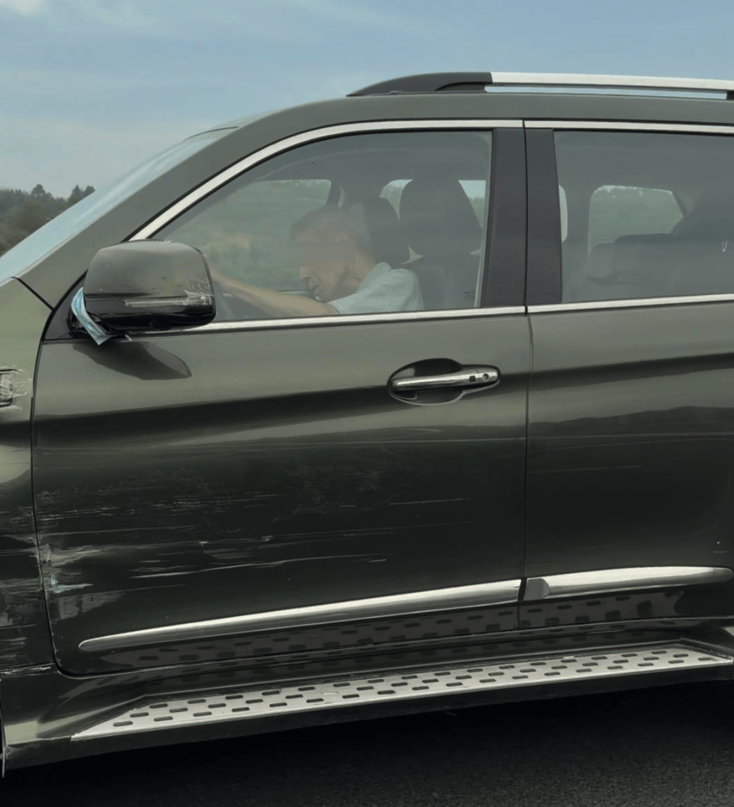 “司机像没意识了一样!”男子称SUV在高速上慢行、撞上石墩也不停<strong></p>
<p>加密货币行情</strong>,交警:司机目前无生命危险