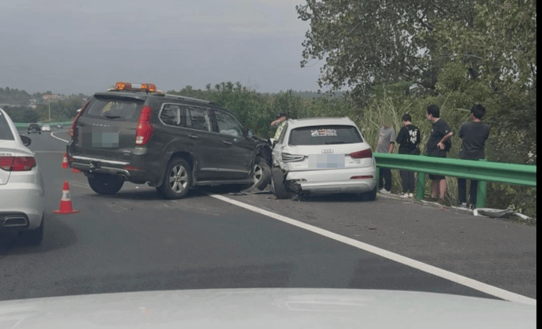 “司机像没意识了一样!”男子称SUV在高速上慢行、撞上石墩也不停<strong></p>
<p>加密货币行情</strong>,交警:司机目前无生命危险