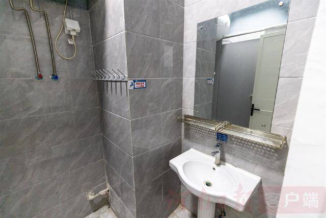 从8人间到夫妻房<strong></p>
<p>加密货币行情</strong>,郑州富士康员工幸福安居“进行时”