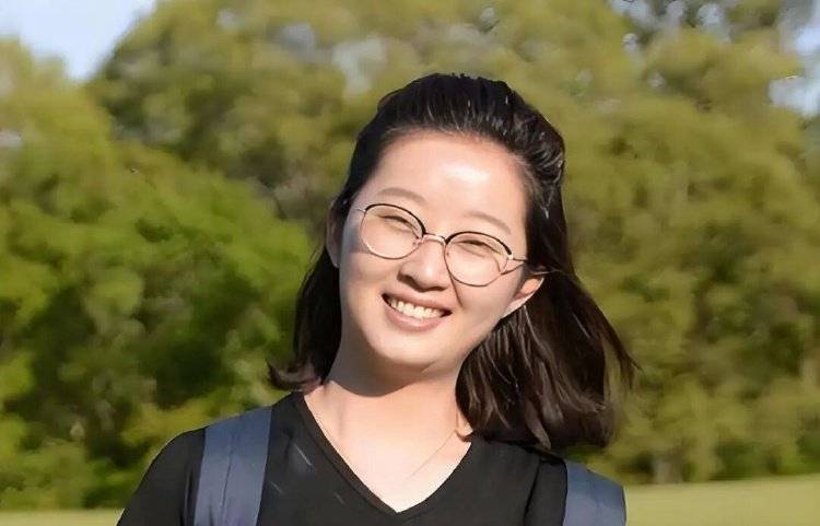 章莹颖男友国庆探望章父并协助直播<strong></p>
<p>加密货币行情</strong>,网友劝其早点结婚,本人回应