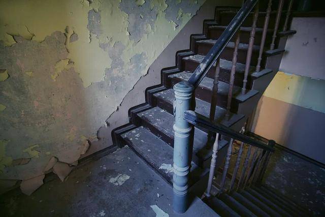 没人住的房子<strong></p>
<p>加密货币</strong>,为什么会“老”得特别快?