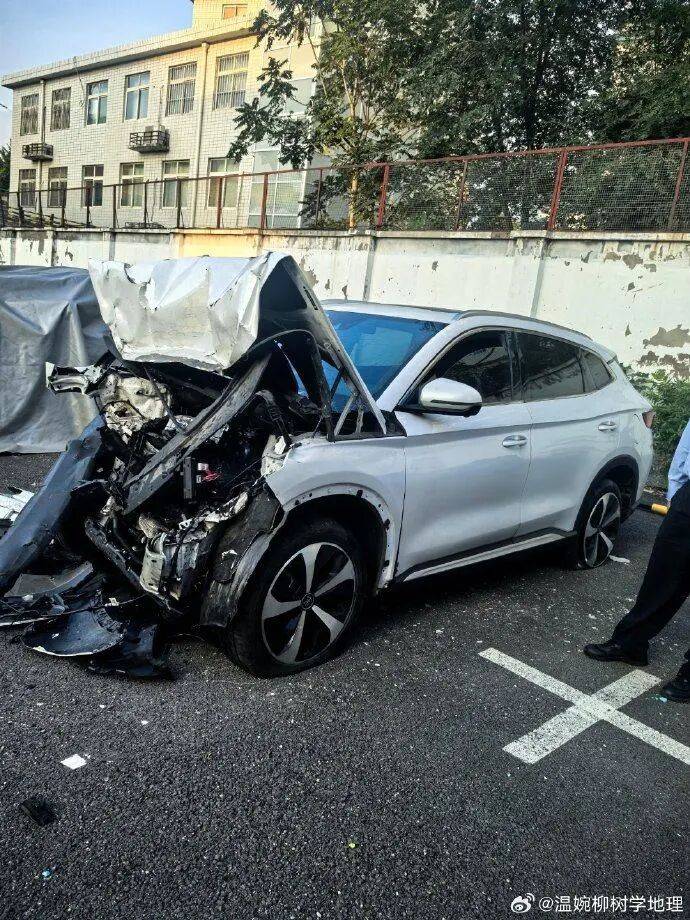 比亚迪车主多处骨折<strong></p>
<p>加密货币</strong>,其妻发声:往后日子不知怎么过!陈震车祸后再度致歉