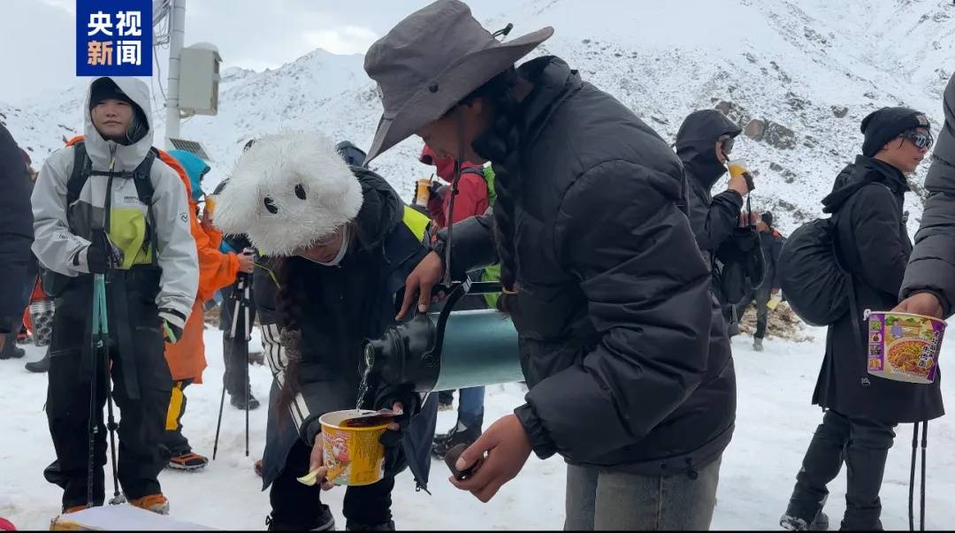 珠峰景区游客被困最新进展:已有350名游客获救<strong></p>
<p>加密货币</strong>,其余200多名游客已全部取得联系