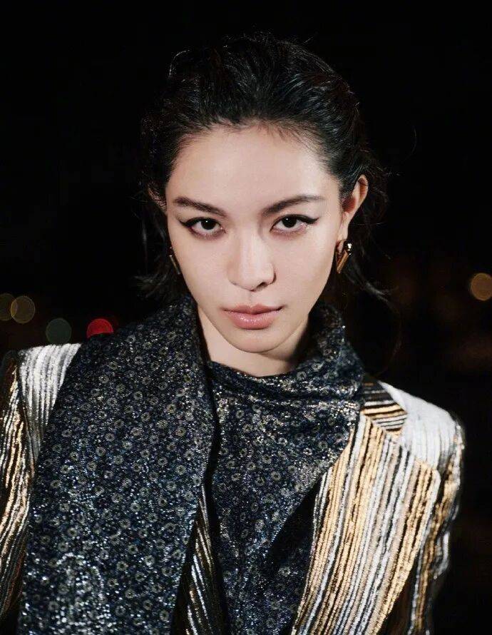 时装周上的女明星<strong></p>
<p>加密货币</strong>,秋冬氛围感一键封顶!