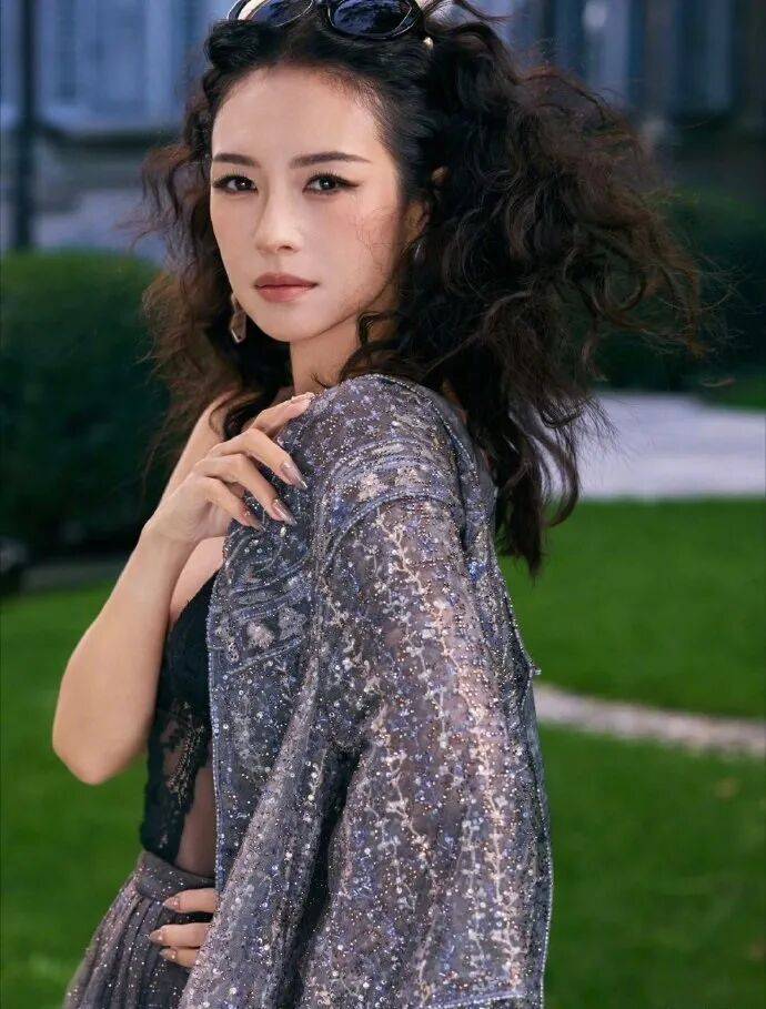 时装周上的女明星<strong></p>
<p>加密货币</strong>,秋冬氛围感一键封顶!