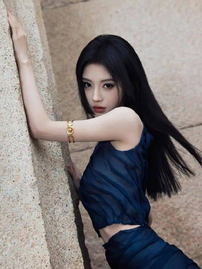 时装周上的女明星<strong></p>
<p>加密货币</strong>,秋冬氛围感一键封顶!