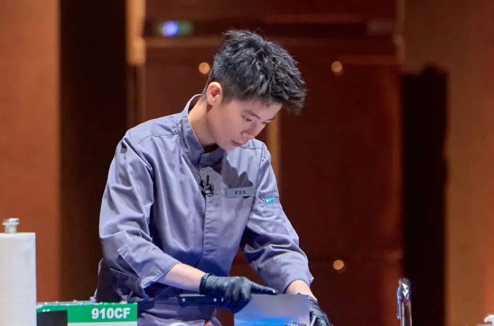 精致餐饮<strong></p>
<p>加密货币</strong>,以饭封神 | 商业头条No.94