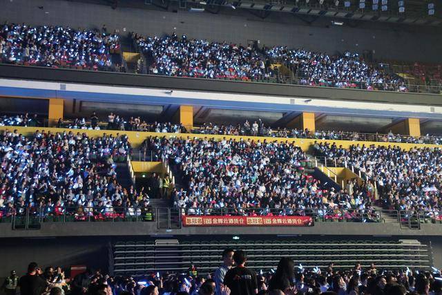 孙楠演唱会超燃舞台<strong></p>
<p>加密货币</strong>!郑州万人合唱《红旗飘飘》