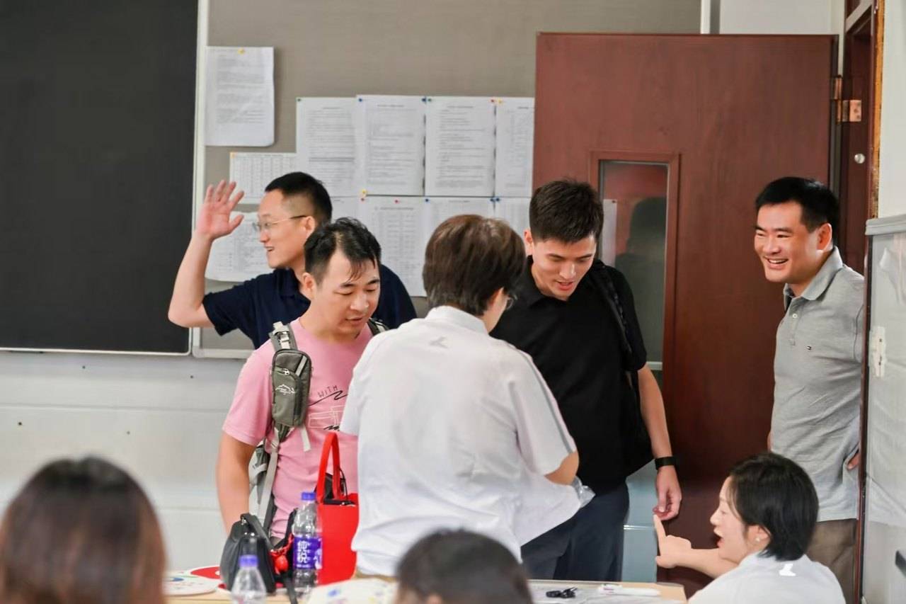 那个让老师骄傲的“调皮”班级!30年同学聚会<strong></p>
<p>加密货币价格</strong>,还伴有一封来自贵州的感谢信