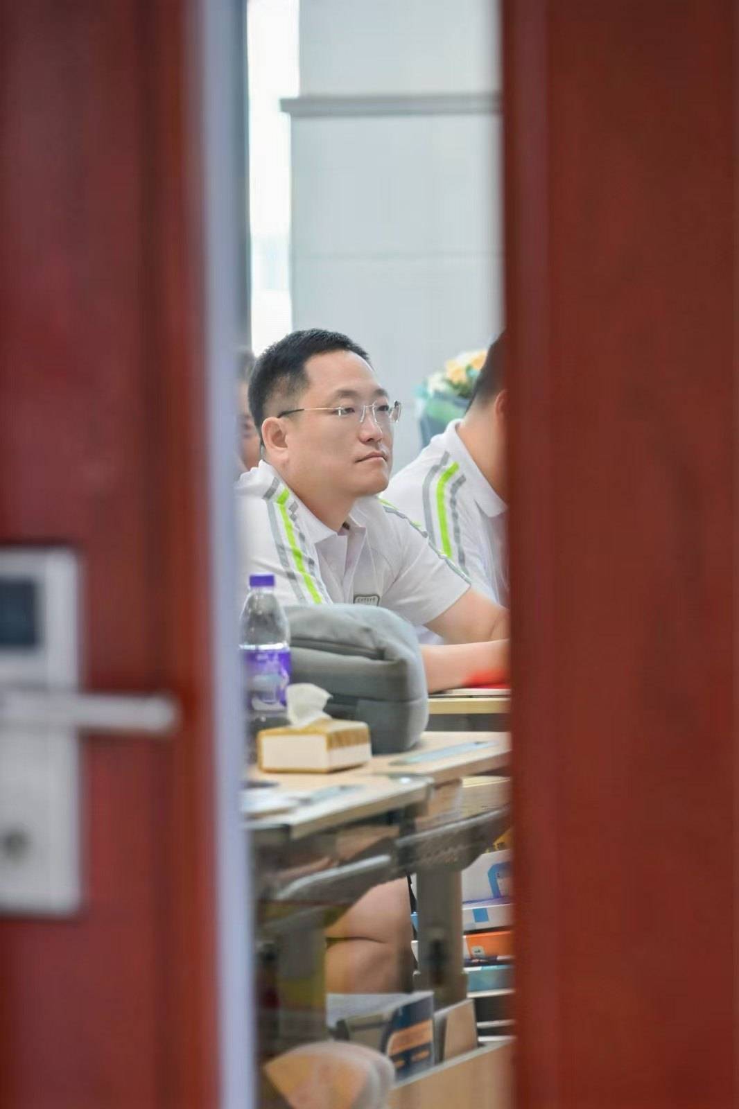 那个让老师骄傲的“调皮”班级!30年同学聚会<strong></p>
<p>加密货币价格</strong>,还伴有一封来自贵州的感谢信