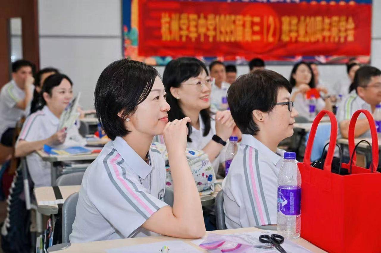 那个让老师骄傲的“调皮”班级!30年同学聚会<strong></p>
<p>加密货币价格</strong>,还伴有一封来自贵州的感谢信