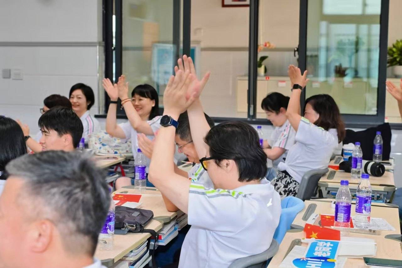 那个让老师骄傲的“调皮”班级!30年同学聚会<strong></p>
<p>加密货币价格</strong>,还伴有一封来自贵州的感谢信